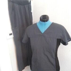 Gray & Black V Neck Scrub Set Medium Cherokee Woman's Short Sleeve Pull On Pants